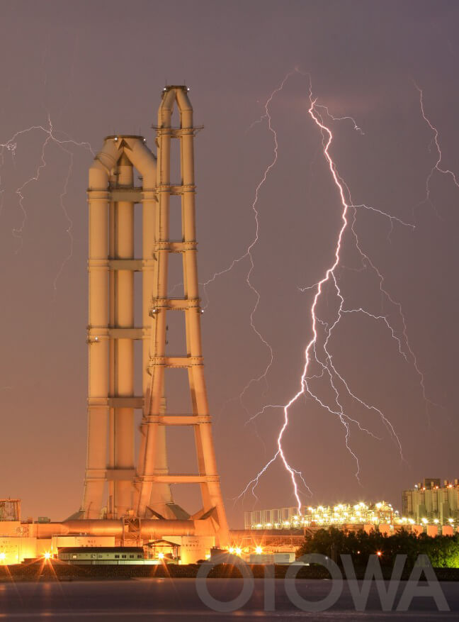 The 16th 雷写真コンテスト受賞作品 Bronze Prize -Lightning brings an end to summer-